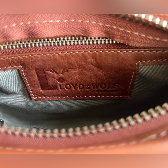 Handcrafted brown leather crossbody purse - brand new from Lloyd and Wolf - Picture 2 of 3